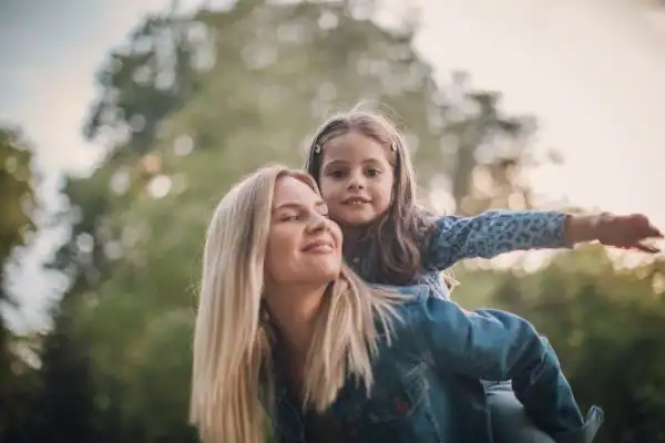 happy mum and daughter following mediation to resolve parental alienation Hounslow